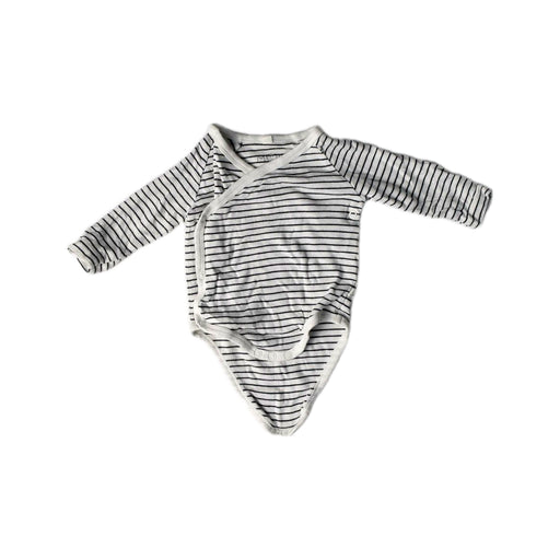 A White Long Sleeve Bodysuits from Mori in size 3-6M for girl. (Front View)