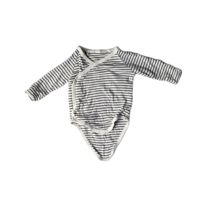 A White Long Sleeve Bodysuits from Mori in size 3-6M for girl. (Front View)