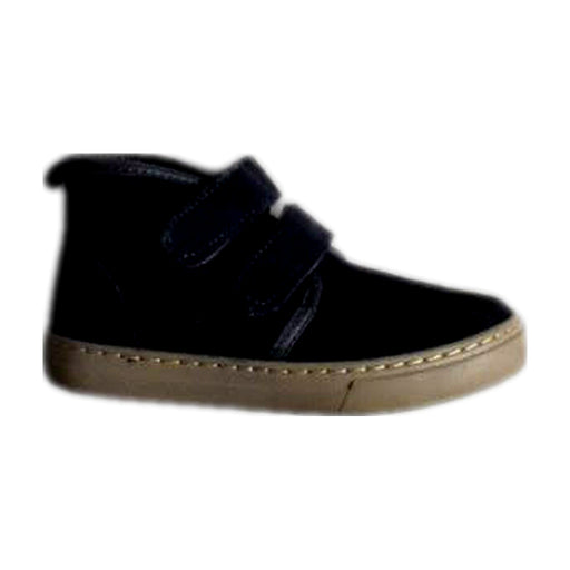 A Black Sneakers from Cienta in size 4T for neutral. (Front View)