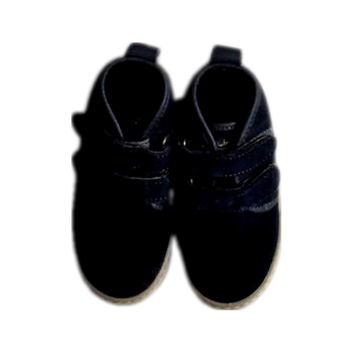 A Black Sneakers from Cienta in size 4T for neutral. (Back View)