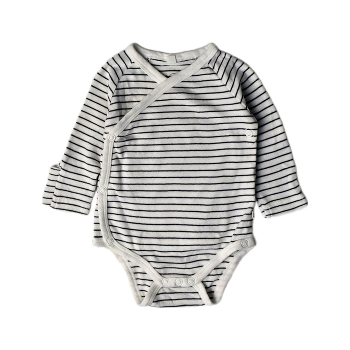 A Black Long Sleeve Bodysuits from Mori in size 3-6M for neutral. (Front View)