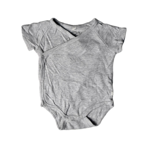 A Grey Short Sleeve Bodysuits from Mori in size 3-6M for neutral. (Front View)