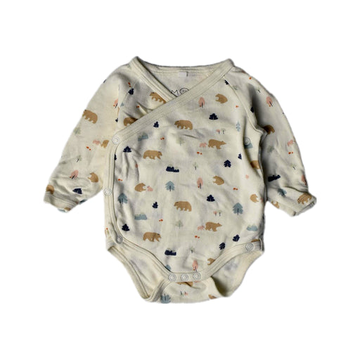 A Ivory Long Sleeve Bodysuits from Mori in size 3-6M for neutral. (Front View)