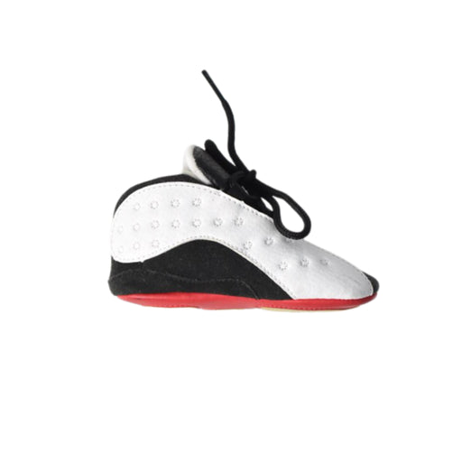 A White Sneakers from Air Jordan in size 12-18M for boy. (Front View)