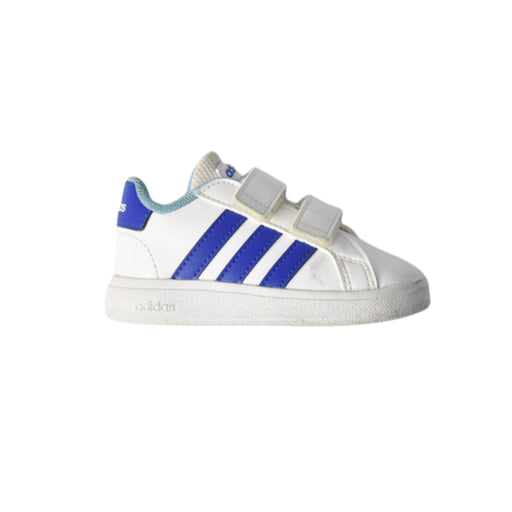 A White Sneakers from Adidas in size 12-18M for boy. (Front View)