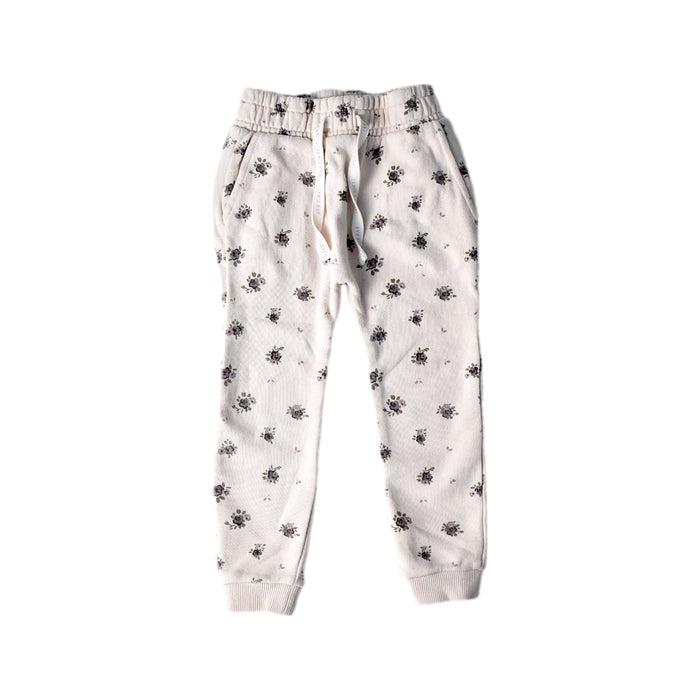 A White Sweatpants from Jamie Kay in size 3T for girl. (Front View)