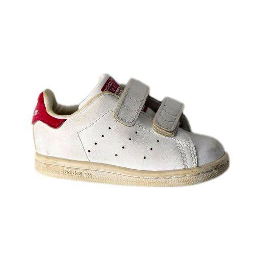 A White Sneakers from Adidas in size 12-18M for girl. (Front View)
