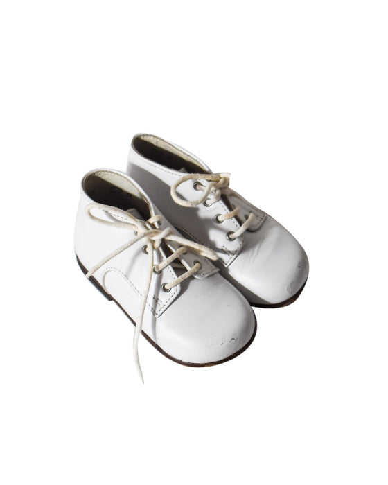 A White Dress Shoes from Little Mary in size  for neutral. (Back View)