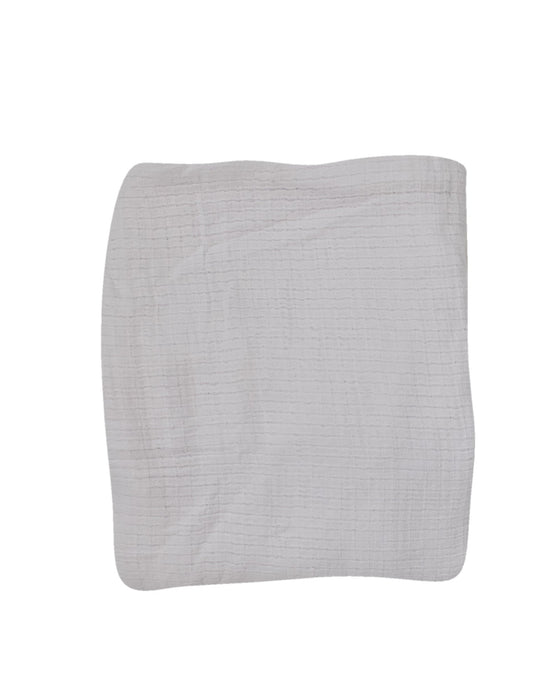 A White Swaddles from Aden & Anais in size O/S for neutral. (Front View)