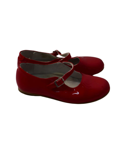 A Red Flats from La Coqueta in size 6T for girl. (Front View)