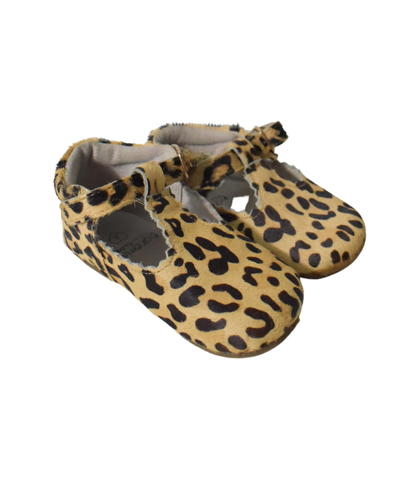 A Brown Dress Shoes from Bohemia's closet in size 3T for girl. (Back View)