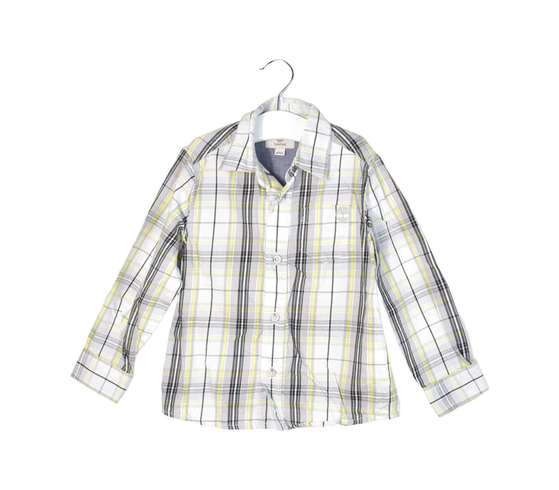A White Shirts from Timberland in size 4T for boy. (Back View)