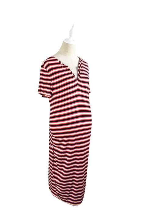 A Navy Short Sleeve Dresses from A Pea in the Pod in size M for maternity. (Front View)