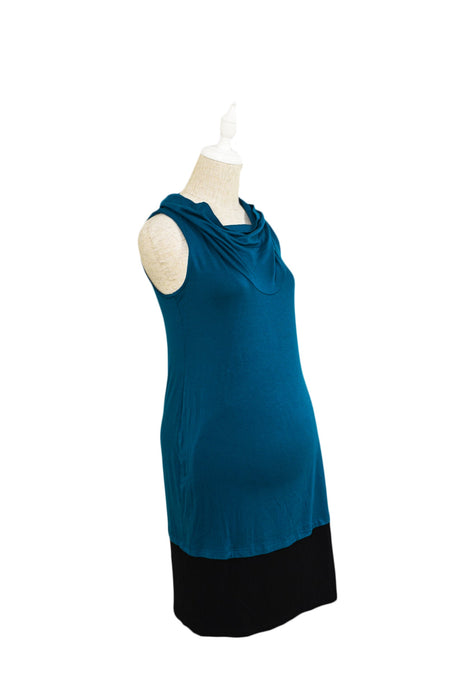A Blue Sleeveless Dresses from Maternal America in size XS for maternity. (Front View)