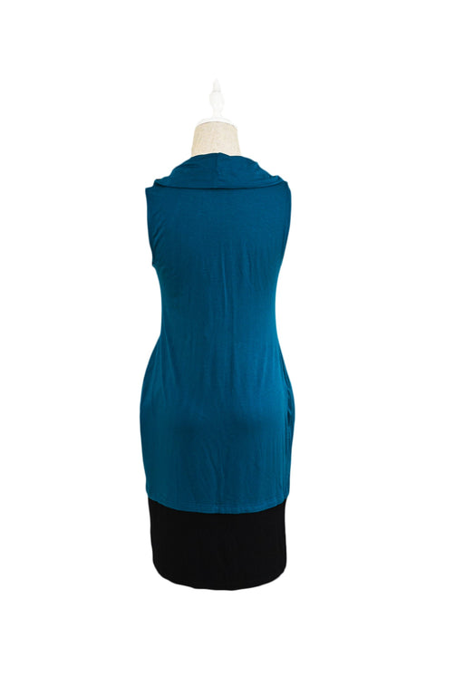 A Blue Sleeveless Dresses from Maternal America in size XS for maternity. (Front View)