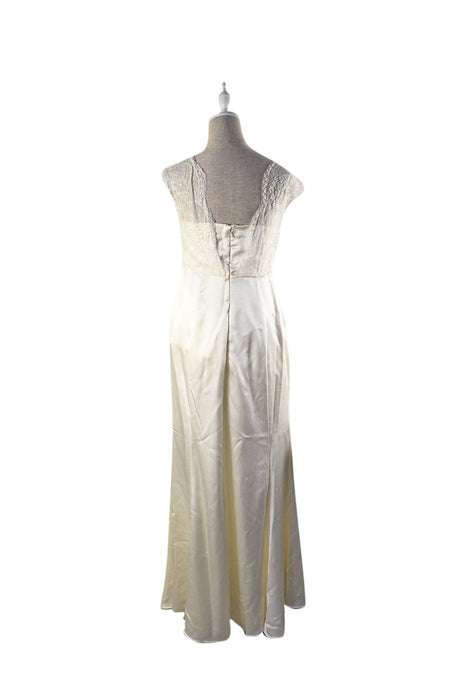 A Ivory Short Sleeve Dresses from Tiffany Rose in size S for maternity. 