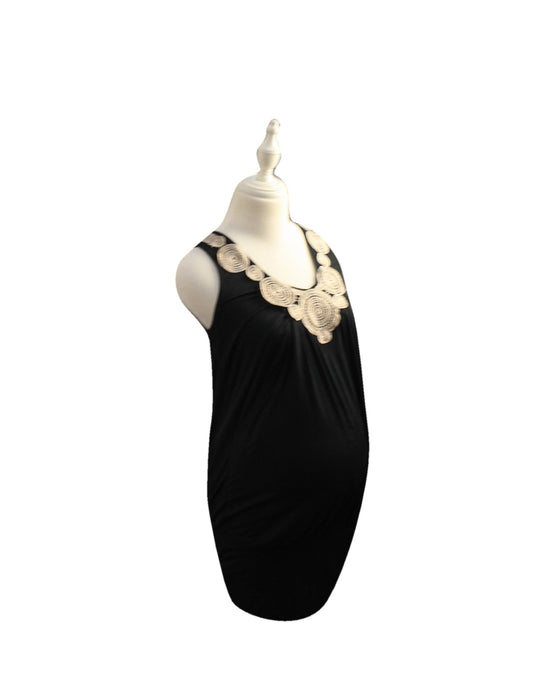 A Black Nursing Tops from Mothers en Vogue in size S for maternity. (Front View)