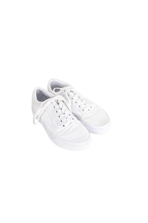 A White Sneakers from Vans in size 9Y for neutral. (Front View)