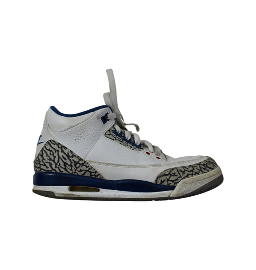 A Blue Sneakers from Air Jordan in size 11Y for neutral. (Front View)