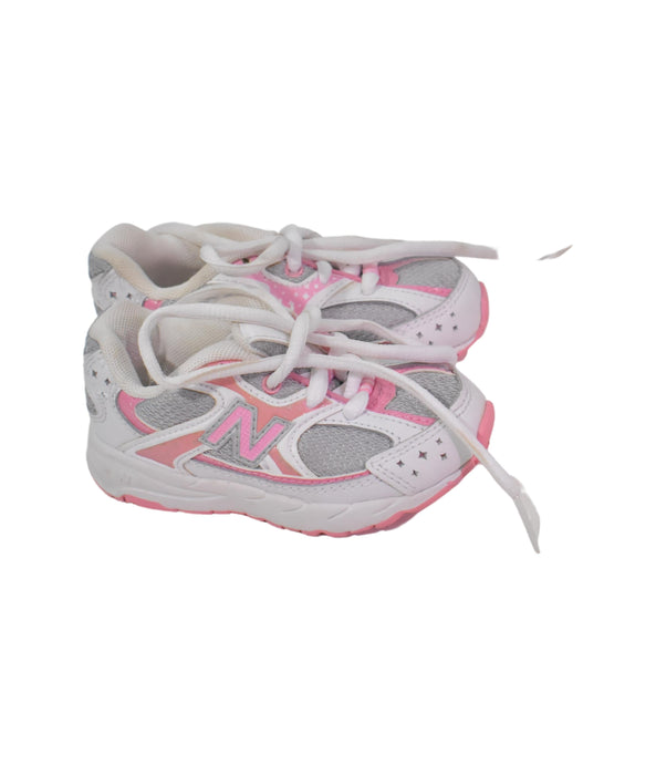 A White Sneakers from New Balance in size 18-24M for girl. (Back View)