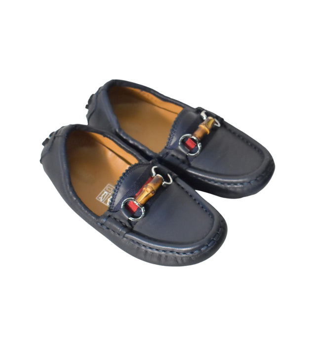 A Navy Loafers & Moccasins from Gucci in size 4T for boy. (Back View)