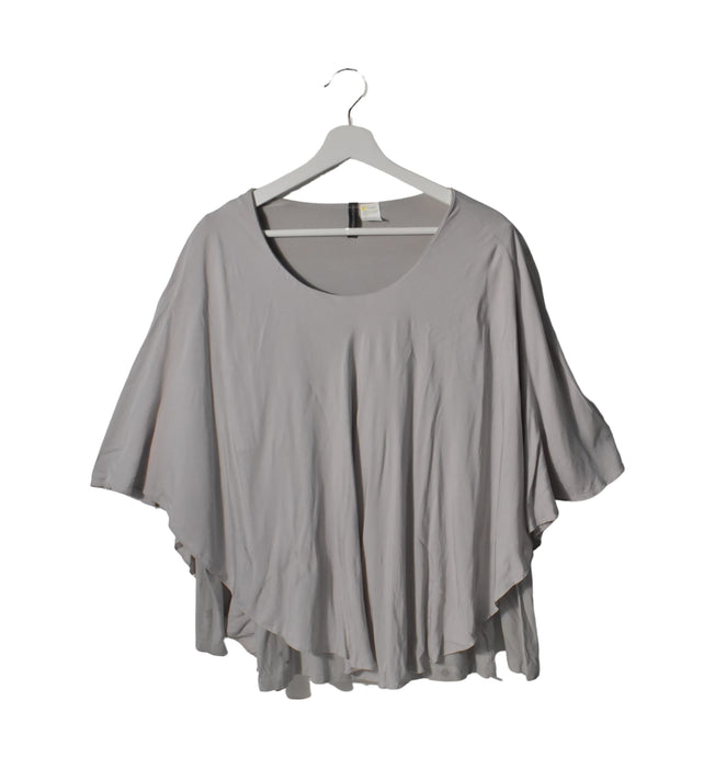 A Grey Short Sleeve Tops from Mothers en Vogue in size S for maternity. (Front View)