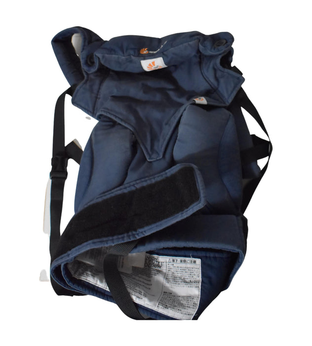 A Navy Baby Carriers from Ergobaby in size O/S for neutral. (Front View)
