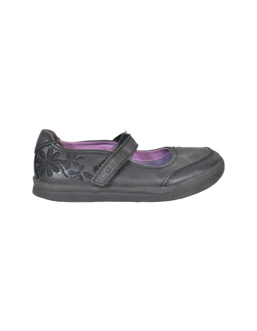 A Black Flats from Geox in size 6T for girl. (Front View)