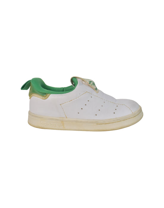 A White Sneakers from Adidas in size 18-24M for neutral. (Front View)
