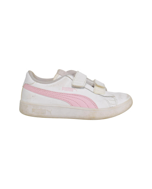 A White Sneakers from Puma in size 7Y for girl. (Front View)