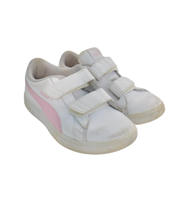 A White Sneakers from Puma in size 7Y for girl. (Back View)