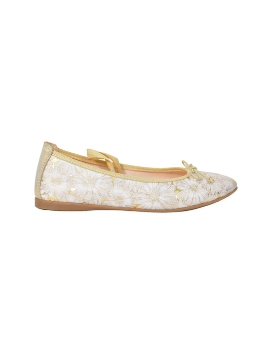 A Gold Flats from Pablosky in size 9Y for girl. (Front View)