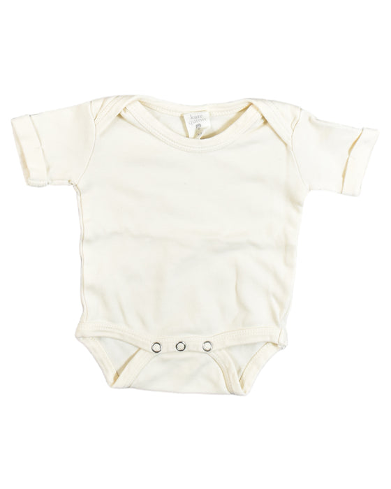 A Ivory Short Sleeve Bodysuits from Kate Quinn in size Newborn for neutral. (Front View)