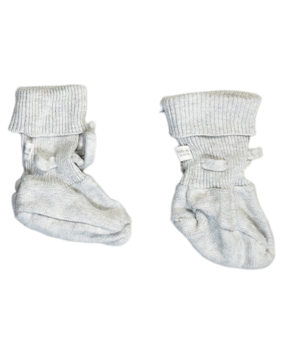 A Grey Socks from Purebaby in size 3-6M for neutral. (Front View)