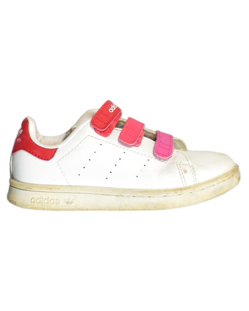 A White Sneakers from Adidas in size 6T for girl. (Front View)