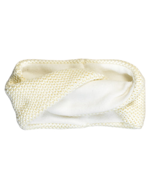 A White Scarves from Petit Bateau in size O/S for neutral. (Front View)