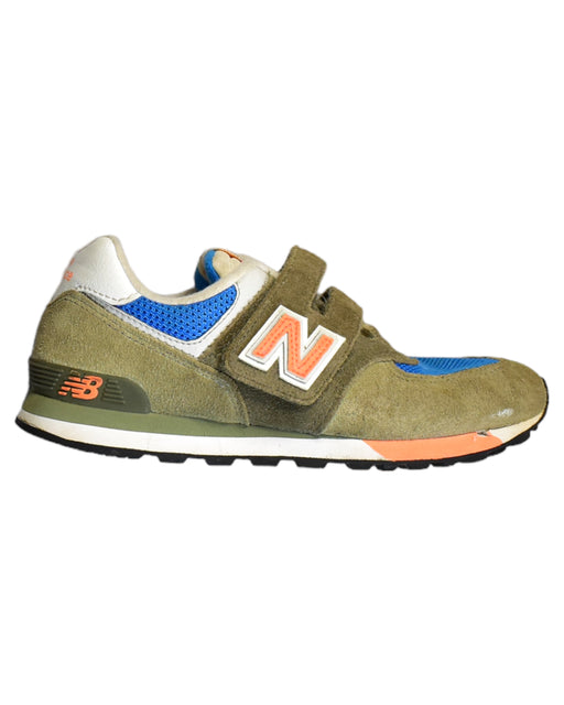 A Green Sneakers from New Balance in size 7Y for boy. (Front View)