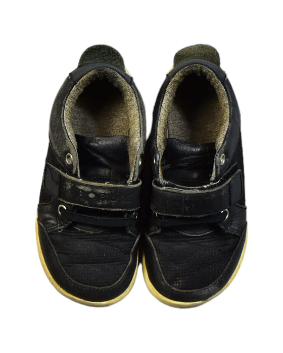 A Black Sneakers from Bobux in size 4T for boy. (Back View)