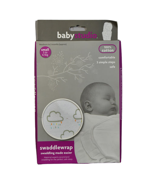 A White Swaddles from Babystudio in size 0-3M for neutral. (Front View)