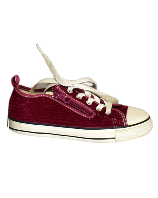 A Red Sneakers from Converse in size 7Y for boy. (Front View)