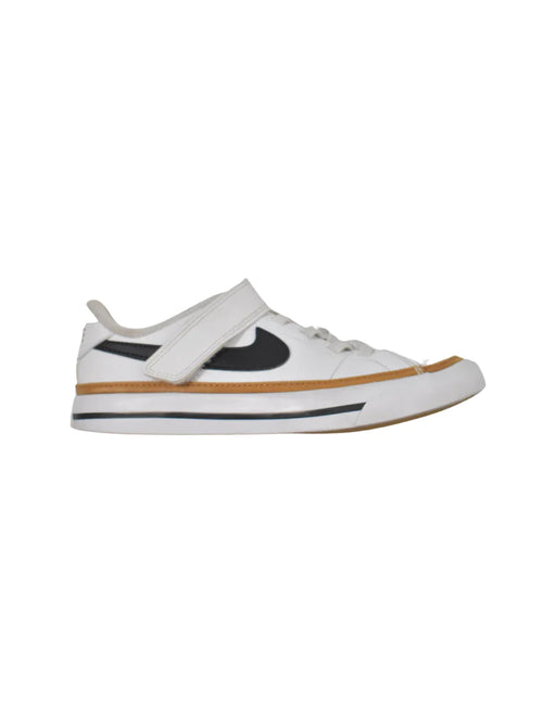 A White Sneakers from Nike in size 6T for neutral. (Front View)