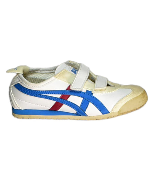 A White Sneakers from Onitsuka Tiger in size 5T for boy. (Front View)