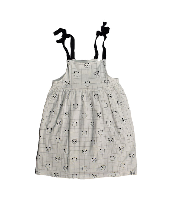 A White Sleeveless Dresses from Le Petit Society in size 3T for girl. (Front View)