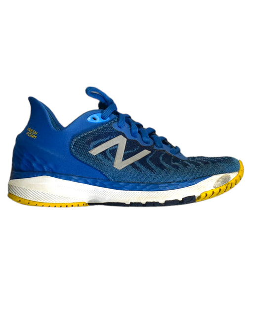 A Blue Sneakers from New Balance in size 6T for boy. (Front View)
