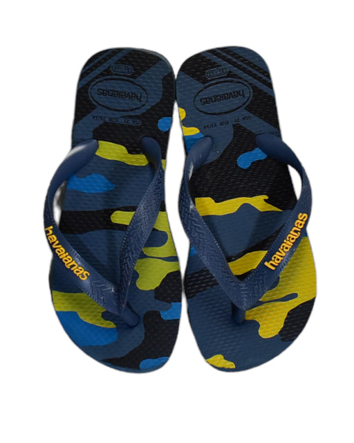 A Blue Slippers from Havaianas in size 7Y for boy. (Front View)